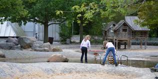 Der britzer garten bietet natur und gartenkunst, spiellandschaften und ausgedehnte liegewiesen, architektur, seen und hügel sowie bunte. Wasserspielplatz Im Britzer Garten Wasserspielplatze Top10berlin