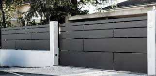 Portail Structure En Acier Et Habillage Toles En Aluminium Thermolaques Portail Exterieur Portail Metal Portail Jardin