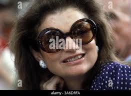 JOHN KENNEDY JR a sua graduazione con la madre Jackie Kennedy e suor  Caroline Kennedy.f8347jbb.(Immagine di credito: © Giovanni Barrett/Globe  foto/ZUMAPRESS.com Foto stock
