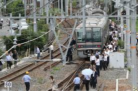 Gempa bumi dan tsunami 2011 selama ini dikaitkan dengan media sosial di jepun. Gempa Bumi Kuat Landa Osaka