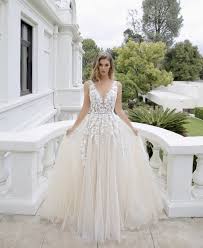 Und wo kann ich küssdiebraut hochzeitskleider anprobieren? Stunning Wedding Dress Kleider Hochzeit Hochzeit Kleidung Brautmode