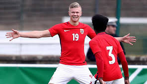 Born 21 july 2000) is a norwegian professional footballer who plays as a striker for bundesliga club borussia dortmund and the norway national team. Quien Es Erling Braut Haland El Joven Noruego Que Con 19 Anos Es El Maximo Goleador De La Champions League Y Piden 100 Millones Por Su Pase Infobae