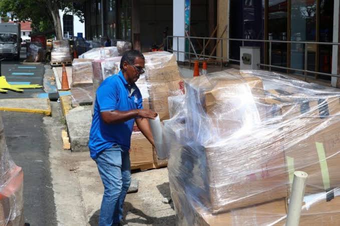 Alcalde de Panamá rastrea donaciones a Venezuela con AirTag