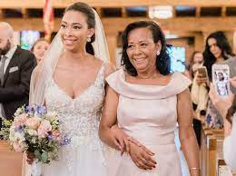 Mother of the bride flowers etiquette. Here S What The Mother Of The Bride Wears Should Avoid