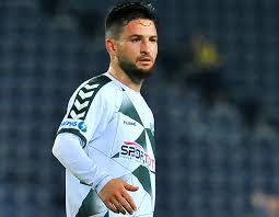 Konya şekerspor takımında forma giyen 1992 doğumlu 17 yaş altı milli takımında forma giyen orta saha oyuncusu. Galatasaray Ve Fenerbahce Nin Tek Derdi Omer Ali Sahiner