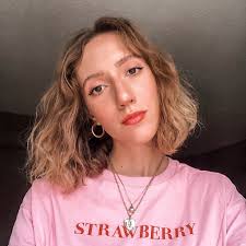 Amanda Grabowski's Instagram, Twitter & Facebook