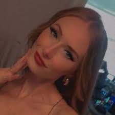 Marie Hobson's Instagram, Twitter & Facebook