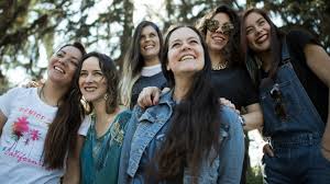 Uno que ya cuenta con 10 finalistas que quieren transformarse en el mejor imitador o imitadora de chile. Javiera Farias La Joven De 19 Anos Que Se Convertira En La Primera Mujer Baterista De La Orquesta Del Festival De Vina Emol Com