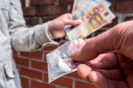 ] oui en effet je boss dans un bijouterie le gramme a vendre est entre 22 et 25euro !taurai du avoir plus 500euro et non pas 375euro !!!desolé. Cannabis Cocaine Ecstasy Un Observatoire Devoile Le Prix De La Drogue Dans Les Rues De Toulouse Actu Toulouse