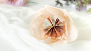 Auflage limitiert auf 5.000 stück. Geldscheine Falten Als Blume Eine Wunderschone Idee Als Geldgeschenk