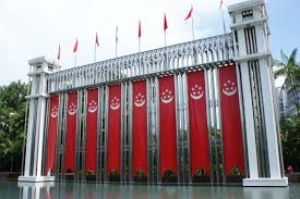Wikimedia commons has media related to flags of singapore. Datei Singapore Flags And Banners In Istana Park 20080817 Jpg Wikipedia