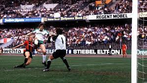 Sehen sie hier den bisher einzigen. Werder Steigt Als Schiessbude Der Liga Ab Ndr De Sport Fussball 50 Jahre Bundesliga