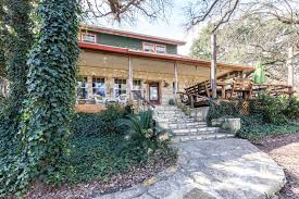 Located on lake lbj its constant level is what makes this one of the most popular vacation spots in texas. Waterfront Cabin Rental In Texas Hill Country