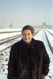 May 30, 2021 · jusqu'au 21 août, une exposition à l'hôtel de ville de paris retrace les différentes étapes de la vie de simone veil. Benoit Gysembergh Simone Veil A Auschwitz Mutualart