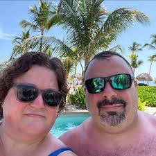 What are some ideas for creating graduation party invitations?