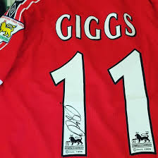 This statistic shows the achievements of karriereende player ryan giggs. Htc Memorabilia Manchester United Ryan Giggs 1999 Signed Facebook