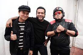 Lagu ini ada di dalam album angka 8 single lainnya dari endank soekamti di antaranya leda lede (feat. Siasati Wabah Virus Corona Endank Soekamti Rilis Album Secara Virtual