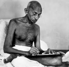 Kasturba gandhi stand ihrem mann bei politischen demonstrationen zur seite. Gandhi Der Prophet Der Gewaltlosigkeit Starb Gewaltsam Welt