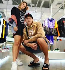 (instagram/@jonatanchristieofficial) jonatan christie memiliki selera fesyen yang kekinian. Jojo Foto Berdua Pebulutangkis Tercantik Dunia Ini Reaksi Fans Kevin