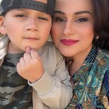 Roxanne Reza's Instagram, Twitter & Facebook