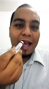 Lelaki Yang Mencari Kesempurnaan Penampilan Memerlukan Mika Series