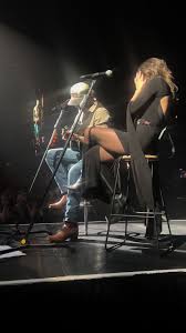 Don’t mind if I do #ellalangley #ellalangleymusic #rileygreen  #rileygreenmusic #rileygreenconcert #nye #choctaw