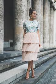 Outfit Tipps Fur Hochzeitsgaste Besticktes Top Plisseerock Josie Loves Outfit Bestickte Tops Plisseerock Hochzeit