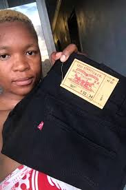 I'm Jake ，a professional jeans factory based in Guangzhou, China 🇨🇳 We  specialize in high-quality **men's slim-fit stretch jeans** (98% cotton +  2% spandex), with sizes from 28 to 38. 📦 Small