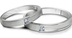 Mau dua warna dalam satu cincin tapi masih berdesain simpel? Jenis Jenis Cincin Nikah Dalam Islam Untuk Pria Model Cincin Nikah