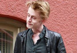 Știai că actorul american devenit celebru datorită rolului din filmul singur acasă, macaulay culkin a fost în 2013 dependent de droguri și cheltuia macaulay culkin recunoaşte că până și el se uită la „singur acasă cu noile iubite, la cererea acestora și că se folosește cumva de faima câștigată odată. Ce S A Intamplat Cu Actorul Din Singur AcasÄƒ Incredibil Unde Va Merge Capital