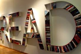 Rak buku dari tangga kayu ini tak bisa kamu beli di toko manapun. Yuk Intip 54 Desain Rak Buku Unik Dari Seluruh Dunia