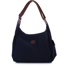 C'est une petite merveille de sac en toile qui se plie et se déplie, et passe du xs au xl à volonté. Grand Sac Besace Longchamp Le Pliage L2450089 Retour Offert Couleur Fusil Ligne Le Pliage