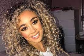 Luz Rollins's Instagram, Twitter & Facebook