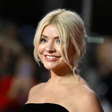 Holly Willoughby delights fans with a gothic Halloween manicure