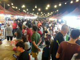 With over 1000 stalls, the bazaar features both. æ€¡ä¿æœ€é•¿å¤œå¸‚12æœˆ8æ—¥å¼€å¼ è¶…è¿‡1åƒä¸ªæ'Šä½ç­‰ç€åƒè´§ä»¬ Next Trip ç»§ç»­æ—…æ¸¸