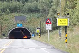 Oslofjordtunnelen) is a subsea road tunnel which traverses the oslofjord, connecting hurum and frogn in norway. Bilulykke Ulykker Og Hendelser Kollisjon Mellom Personbil Og Trailer I Oslofjordtunnelen