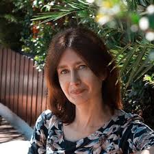 Mary Krom (@MaryKrom)