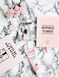 Meine blogbeiträge über fashion, beauty, lifestyle. Blogging Advice Helpful Or A Hindrance Corrie Bromfield Blogger Wedding Flat Lay Photography Flatlay Styling