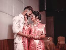 I sent her the quote and we fixed up the meeting at starbucks, seasons mall. Adorable Portraits Of Marathi Couples That Ll Make You Want To Get Married Now Shaadisaga