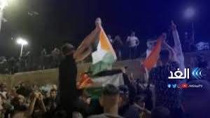 هذا المقال يتضمن أسماءً أعجمية تتطلب حروفاً إضافية (پ چ ژ گ ڤ ڠ).لمطالعة نسخة مبسطة، بدون حروف إضافية. Ø´Ø§Ù‡Ø¯ Ø´Ø¨Ø§Ø¨ ÙŠØ±ÙØ¹ÙˆÙ† Ø¹Ù„Ù… ÙÙ„Ø³Ø·ÙŠÙ† Ø§Ø­ØªÙØ§Ù„Ø§ ÙÙŠ Ø¨Ø§Ø¨ Ø§Ù„Ø¹Ø§Ù…ÙˆØ¯ ÙˆØ¬Ù†ÙˆØ¯ Ø§Ù„Ø§Ø­ØªÙ„Ø§Ù„ ÙŠØ´Ø¨ØªÙƒÙˆÙ† Ù…Ø¹Ù‡Ù… ÙˆÙŠØµØ§Ø¯Ø±ÙˆÙ† Ø§Ù„Ø¹Ù„Ù… Youtube