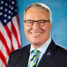 Mayor Buddy Dyer على X: "As @citybeautiful's Recreation Manager, Emery  Hamilton was dedicated to helping young residents thrive. He passed away in  2004, but we're honoring his legacy at Emery Hamilton Sports