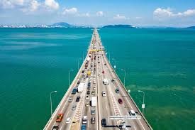 Jembatan sultan abdul halim muadzam atau yang disebut juga penang second bridge ini memilik panjang total 24 km dengan 16.9 km lintasannya berada di atas air. Penang Second Bridge Jembatan Terpanjang Di Asia Tenggara