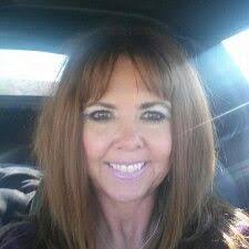 Shannon Goss's Instagram, Twitter & Facebook