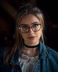 Hot chick with glasses
