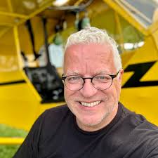 She doesn't clean herself! The duties of the Air Boss are many 😁