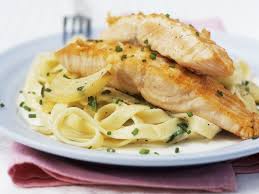 gebratenes lachsfilet mit bandnudeln rezept bandnudeln rezept rezepte bandnudeln