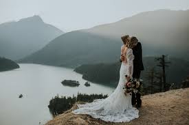 The north cascades are a section of the cascade range of western north america. This North Cascades National Park Elopement Inspiration Will Make You Want To Say I Do On A Mountaintop Junebug Weddings
