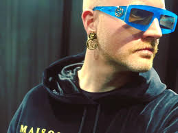 Maison De L Amour Sine Amore Nihil By Alessandromichele For Gucci Pre Fall 2020 Gucci In 2020 Square Sunglasses Sunglasses Mens Sunglasses