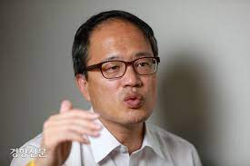 대원외국어고등학교, 서울대학교 법학과에 입학한 후에는 인권운동에 관심을 가지게 되었다. ë°•ì£¼ë¯¼ ì˜ì› ìœ¤ì„ì—´ ì´ìž¥ë„ ê°œí˜í•´ì•¼ í•œë‹¤ ê²½í–¥ì‹ ë¬¸