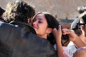 Tierra de lobos дата выхода: Alex Garcia Y Dafne Fernandez Se Abrazan En Tierra De Lobos Rodaje De La Segunda Temporada De Tierra De Lobos Foto En Bekia Actualidad
